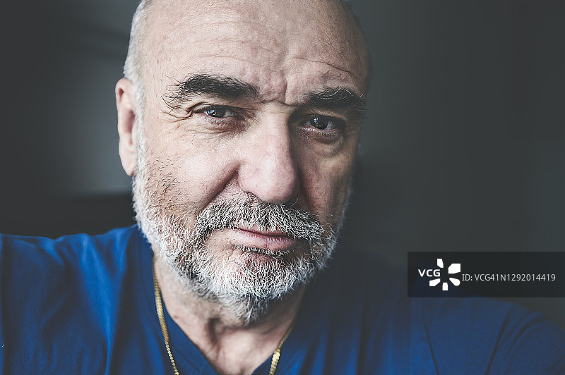 留着胡须的年长男人肖像图片素材