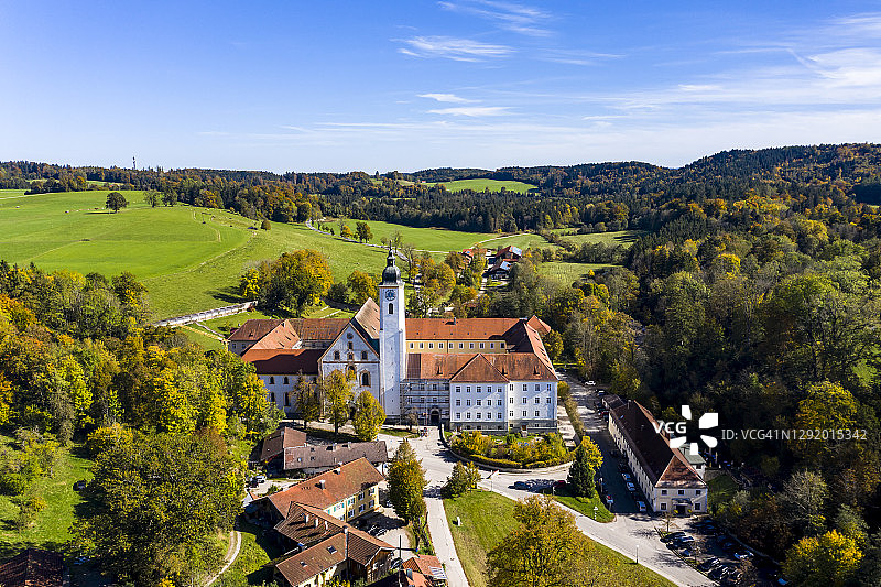 德国巴伐利亚迪特拉姆斯采尔修道院直升机航拍图片素材