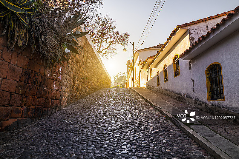玻利维亚苏克雷殖民城市的旧街道图片素材