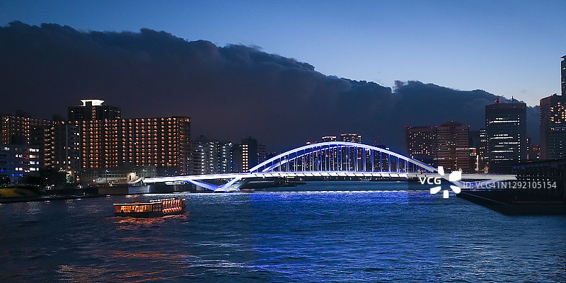 夜晚的筑地大桥图片素材