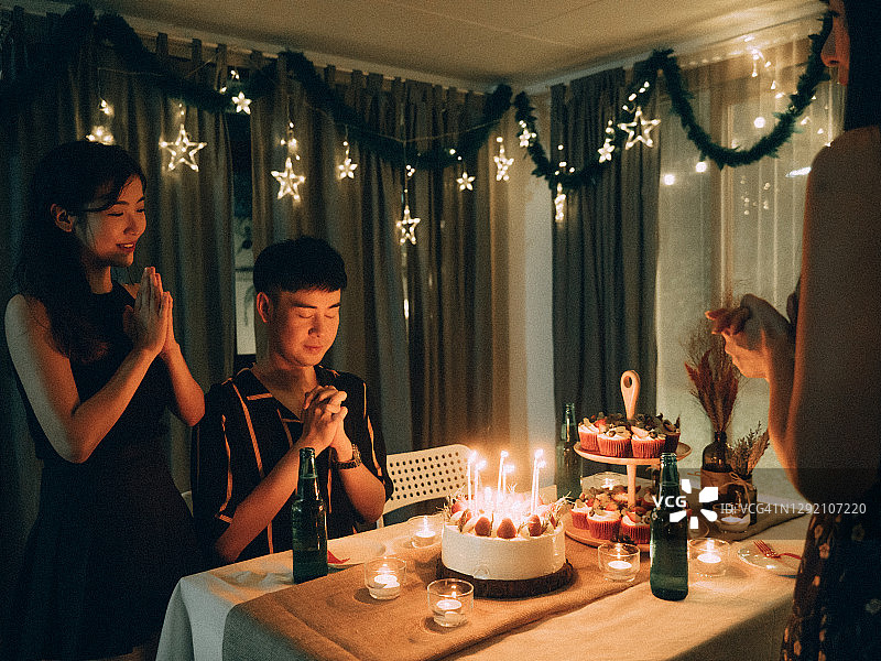亚洲家庭生日聚会图片素材