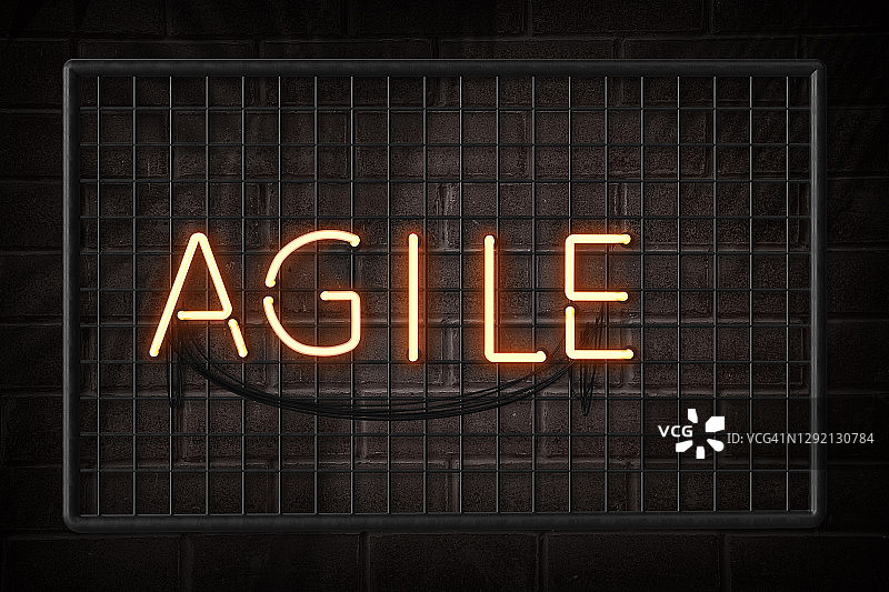 霓虹灯中的敏捷单词图片素材