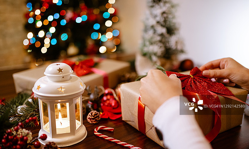 完成圣诞礼物准备图片素材