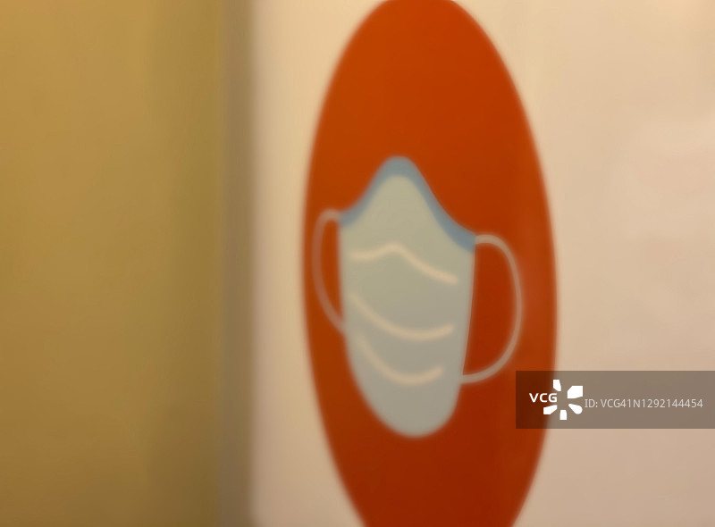 强制佩戴口罩的新冠疫情标志图片素材