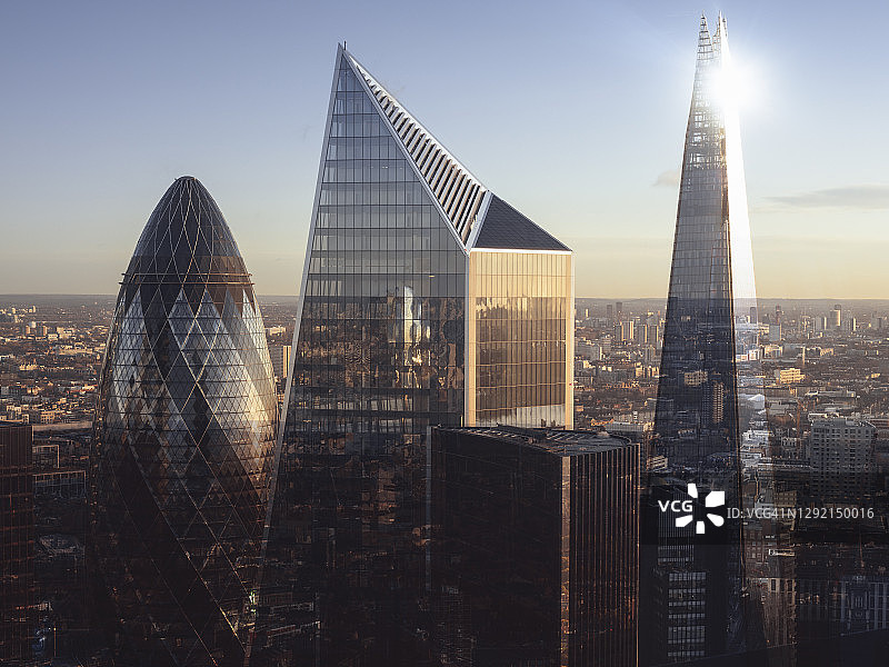 伦敦城市摩天大楼的多层城市景观图片素材