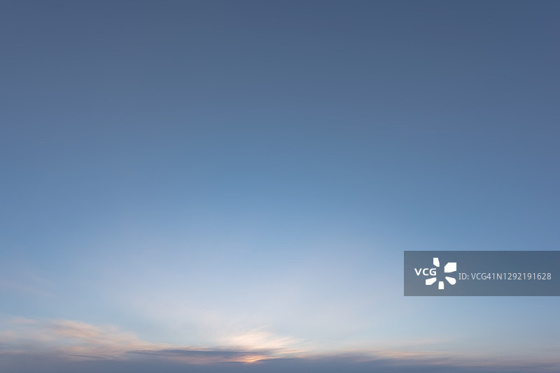 晴朗的天空图片素材