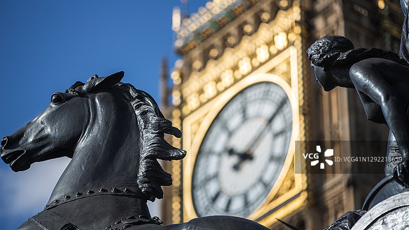 大本钟和博阿迪西亚雕像图片素材