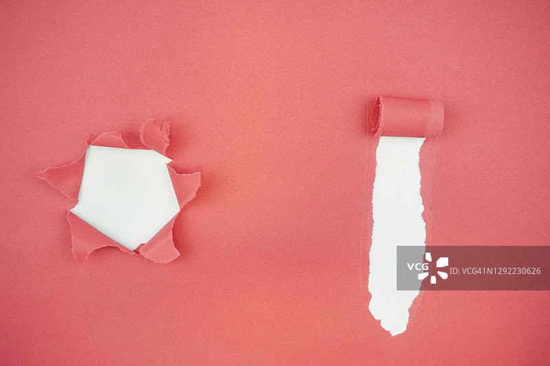 红色撕裂纸张与白色背景图片素材