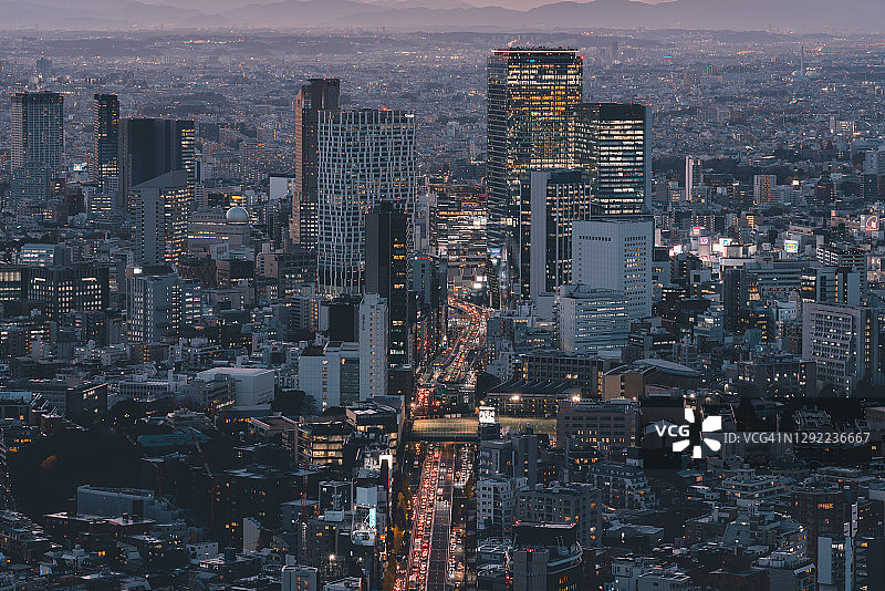 暮色下的涩谷天际线图片素材