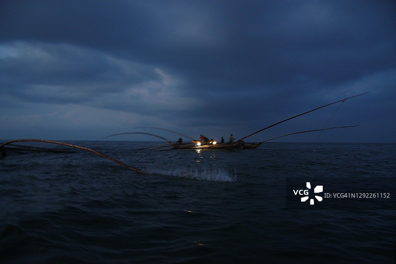 基伍湖上的渔民图片素材