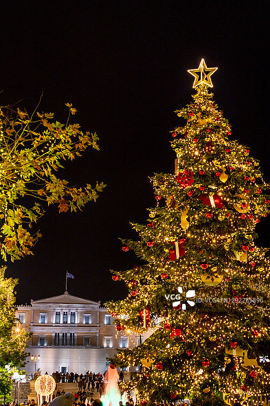 希腊雅典议会大厦前的圣诞树图片素材