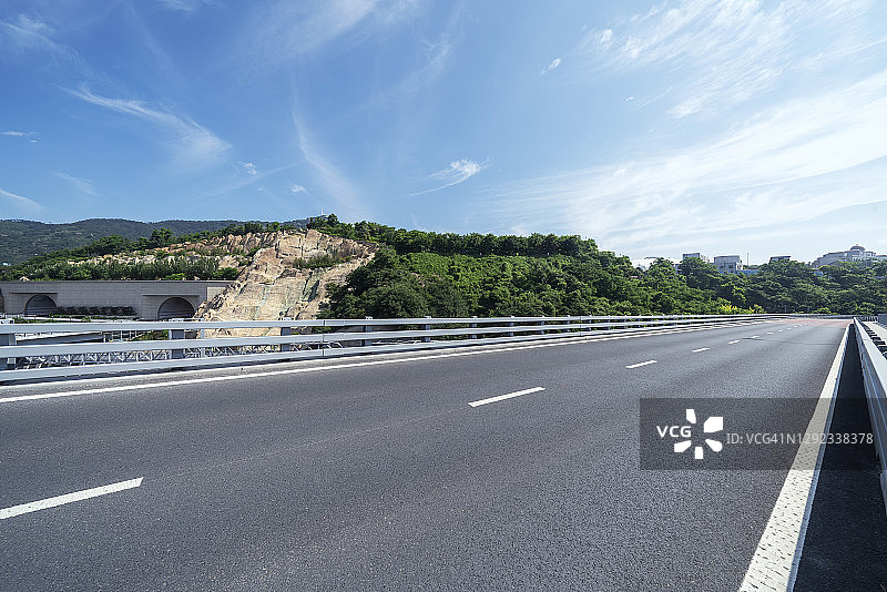 延伸至远方的高速公路图片素材