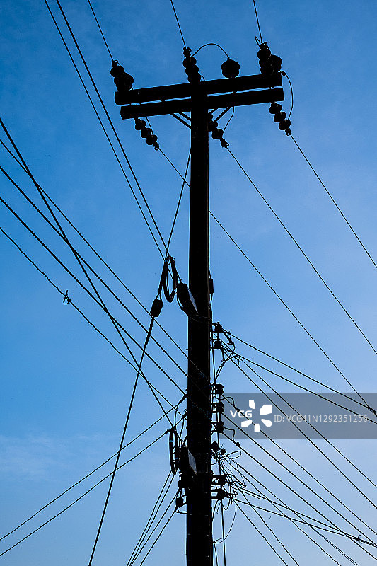 电线杆的轮廓剪影图片素材