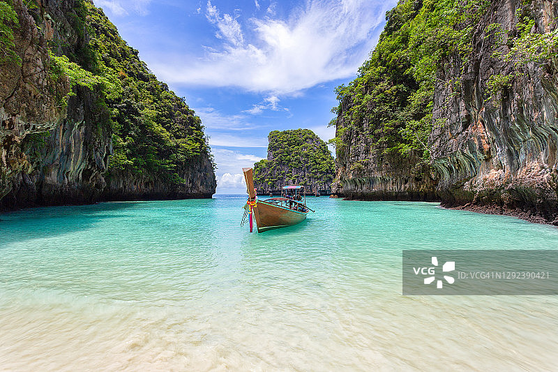 皮 Leh 岛 Pileh 泻湖的传统长尾船美景图片素材