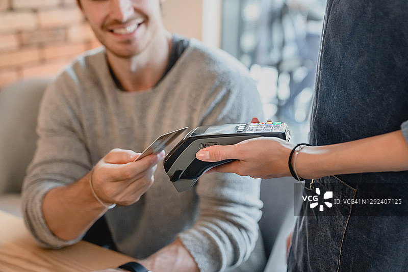 刷卡机支付特写镜头图片素材