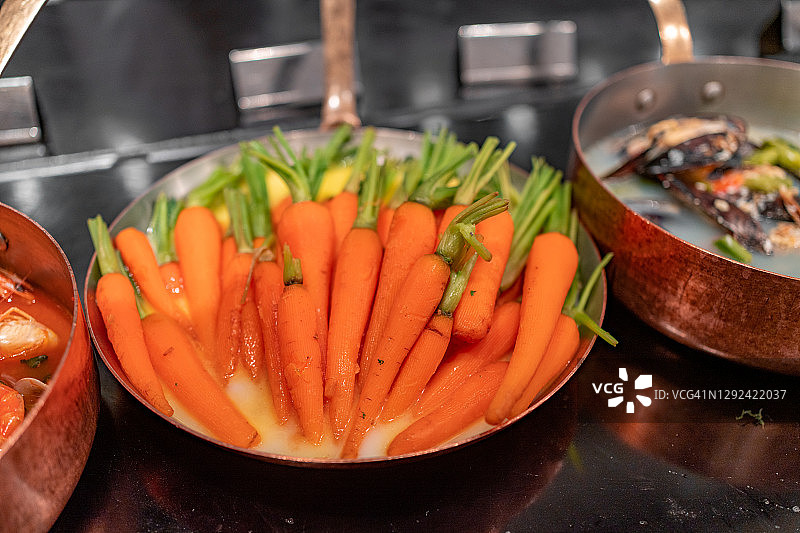 碗里的胡萝卜特写图片素材