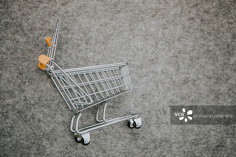 灰色留白处的购物车图片素材