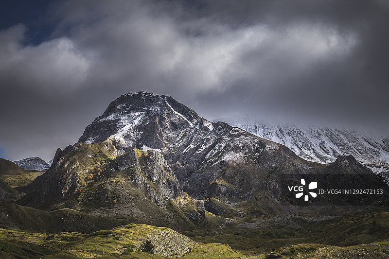 阿西亚高原雪山景色图片素材
