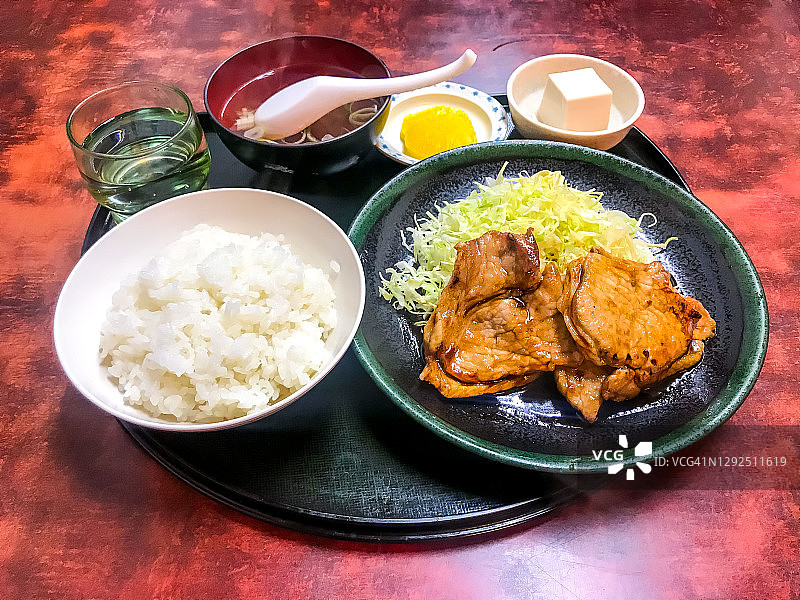 中华餐厅的烤肉定食图片素材