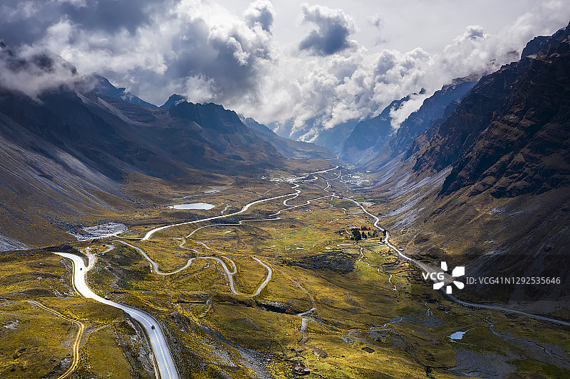 玻利维亚山路景观：Ruta nacional 3上的山口图片素材