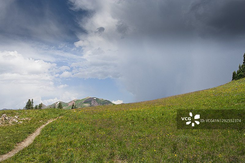 徒步旅行路线图片素材