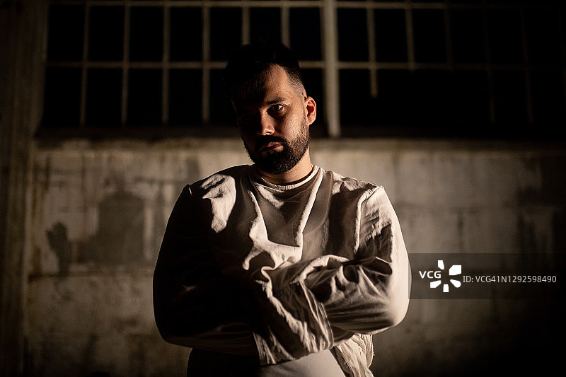 穿着束身衣的男人图片素材