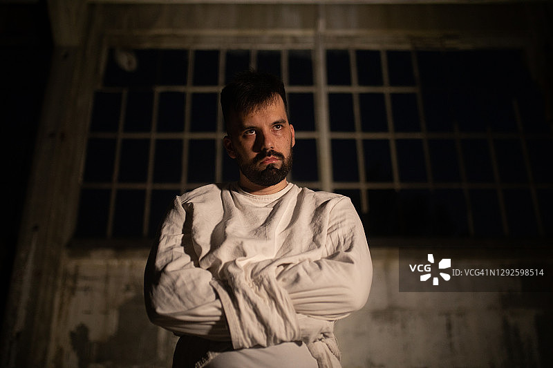 穿着束身衣的男人图片素材