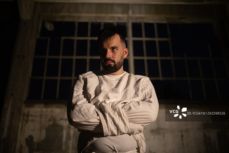 穿着束身衣的男人图片素材