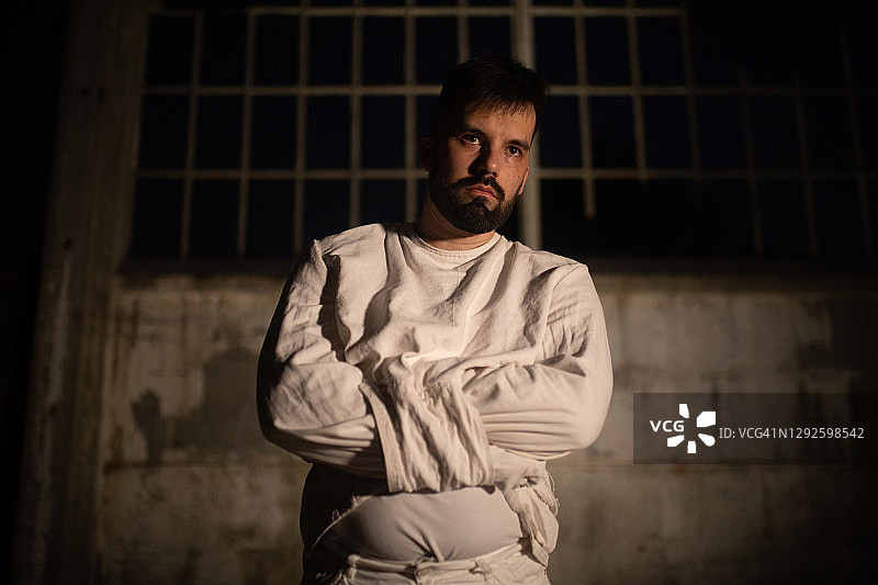 穿着束身衣的男人图片素材