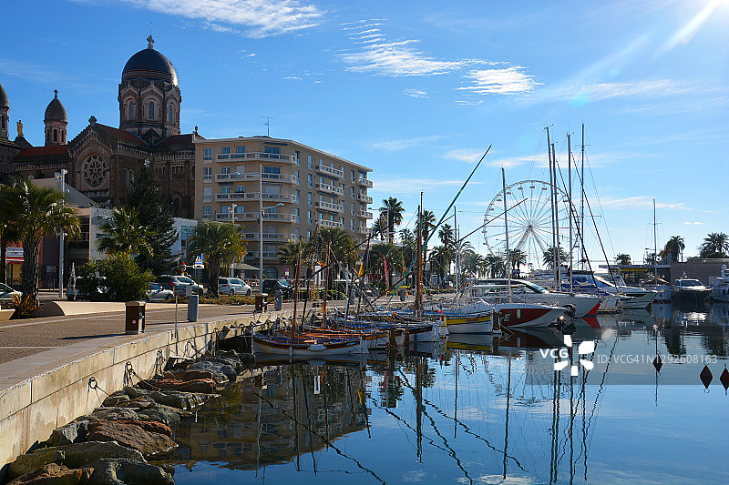 冬季的法国南部港口图片素材