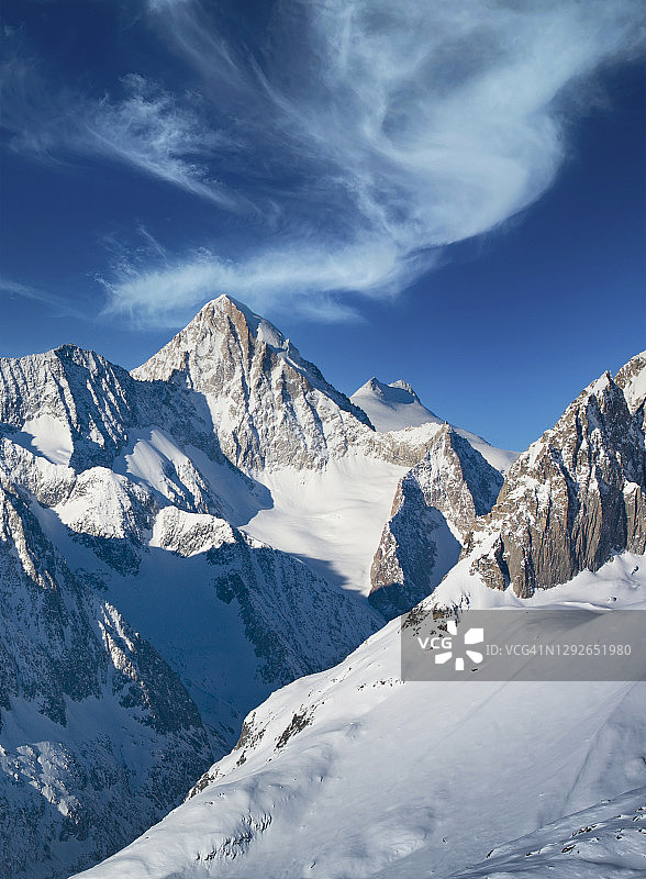 雪覆盖的山图片素材