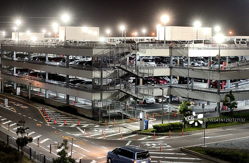 日本名古屋机场现代地面停车场夜景图片素材