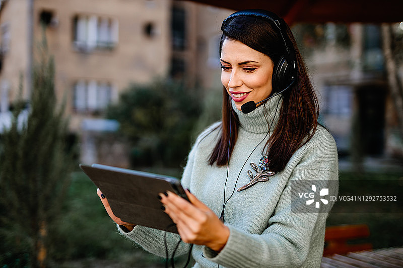 女人在线听课图片素材