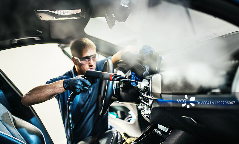 汽车细节服务深度内饰清洁图片素材