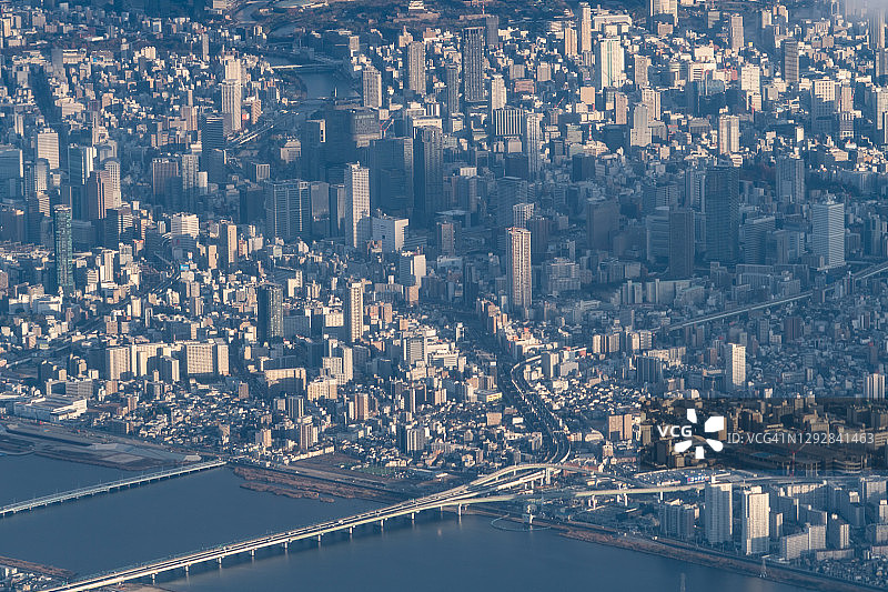 飞机航拍日本大阪城市景观图片素材