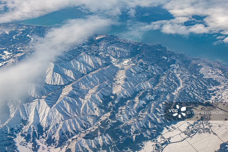 从飞机上俯瞰日本新泻县柏崎市图片素材