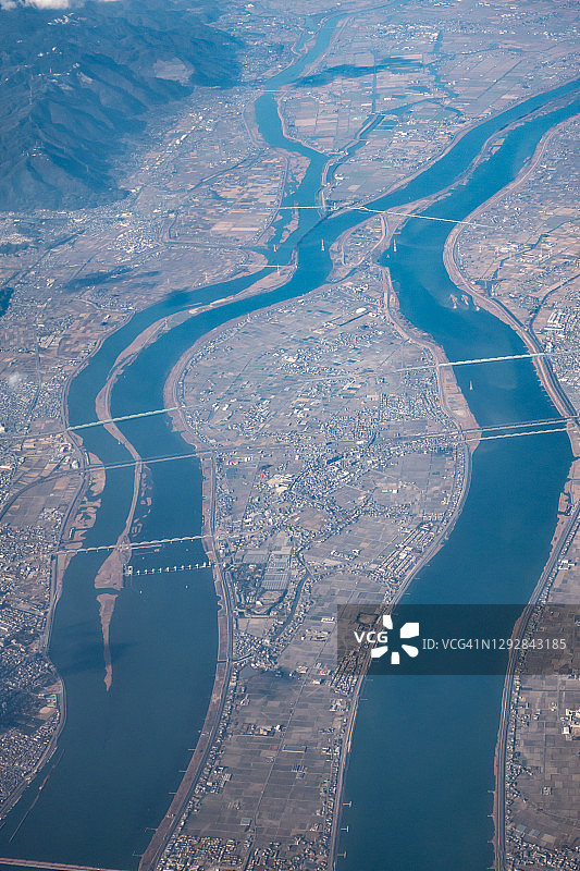 飞机航拍日本三重县木曾川图片素材