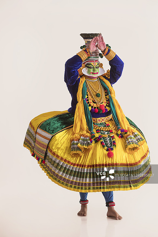 卡塔卡利舞者展示手印图片素材