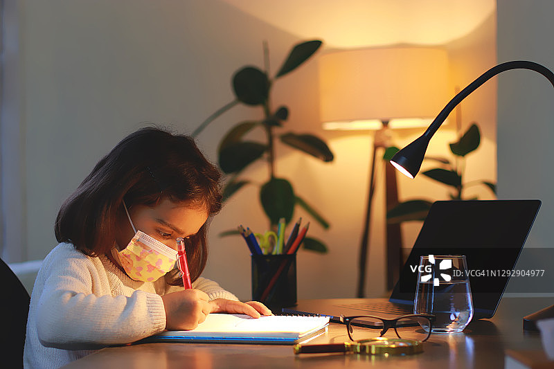 在家学习图片素材