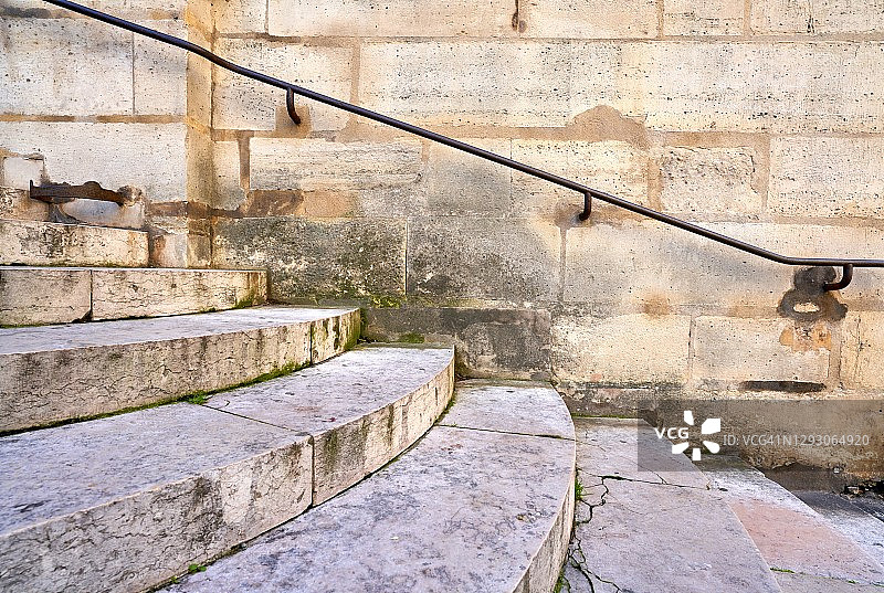 石墙上的扶手图片素材