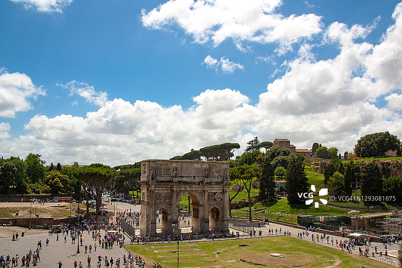 罗马斗兽场广场上的君士坦丁凯旋门，罗马图片素材