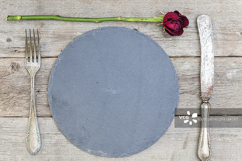 乡村风餐桌布置图片素材