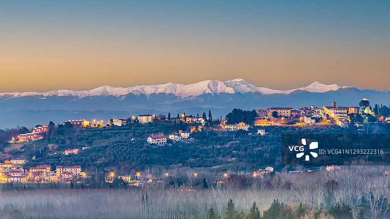 日落时分的亚平宁山脉图片素材