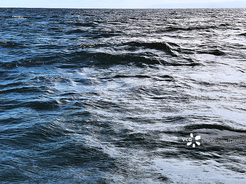 从高速快艇看到的海洋波浪图片素材