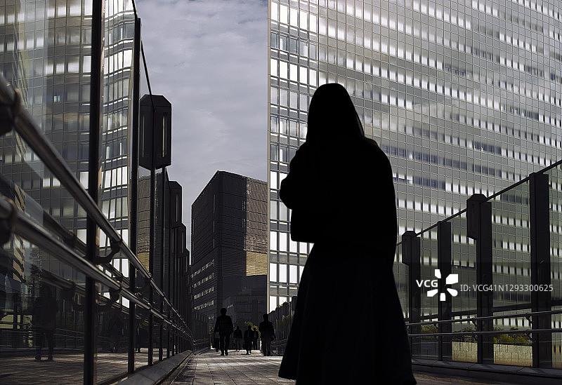 日本东京商业区的傍晚通勤图片素材