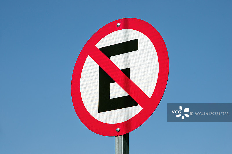 西班牙语“禁止停车”标志图片素材