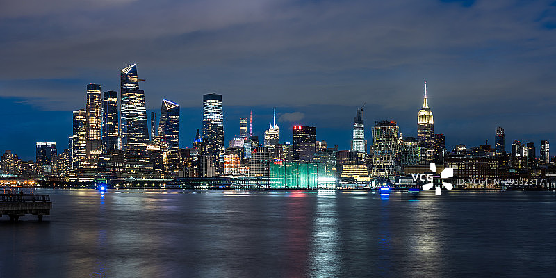 纽约哈德逊城市广场和曼哈顿中城图片素材