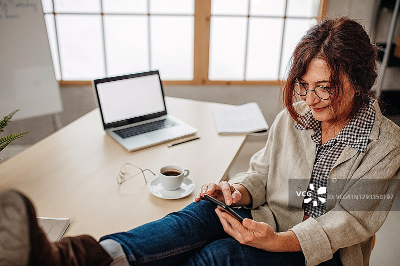 英国教师课后休息图片素材