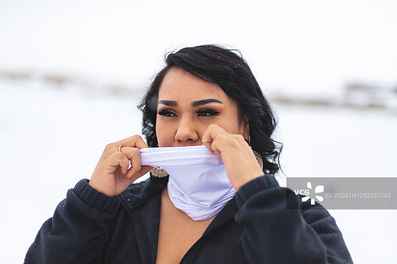 美洲原住民Z世代女性图片素材