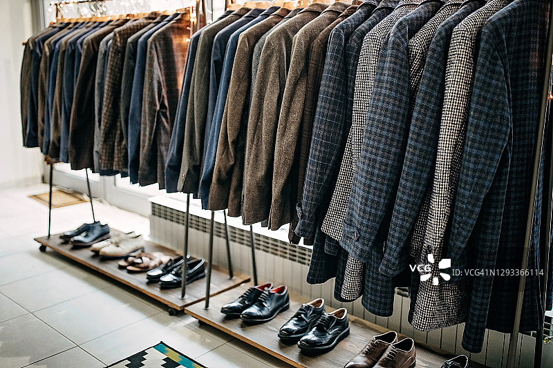 衣架上的西装图片素材